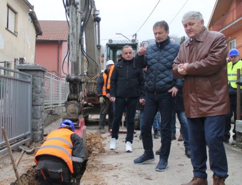 Министар Дарко Глишић обишао радове на реконструкцији водоводне мреже и ОШ „Браћа Рибар“ у Доњој Борини