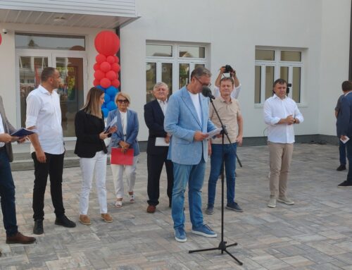 Predsednik Srbije obišao rekonstruisanu školu u Donjoj Borini i najavio nastavak ulaganja u Mali Zvornik